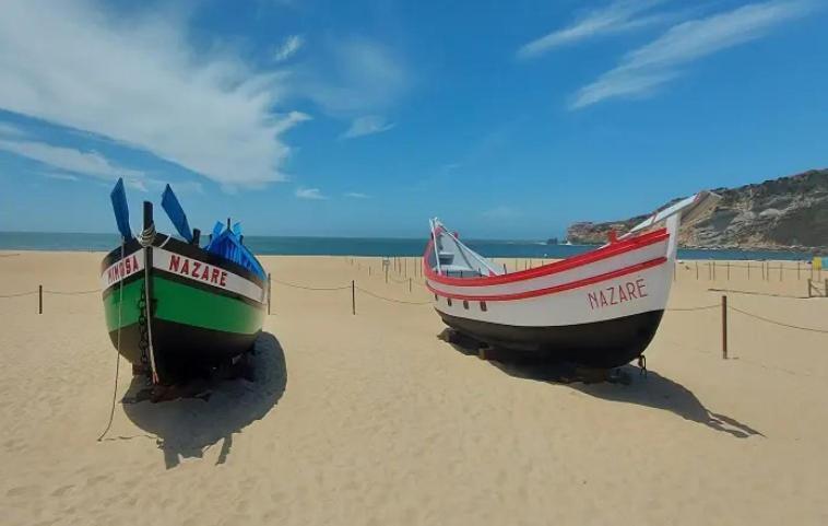 100 Meters From The Beach! Rua Da Regeneracao Nazaré Esterno foto