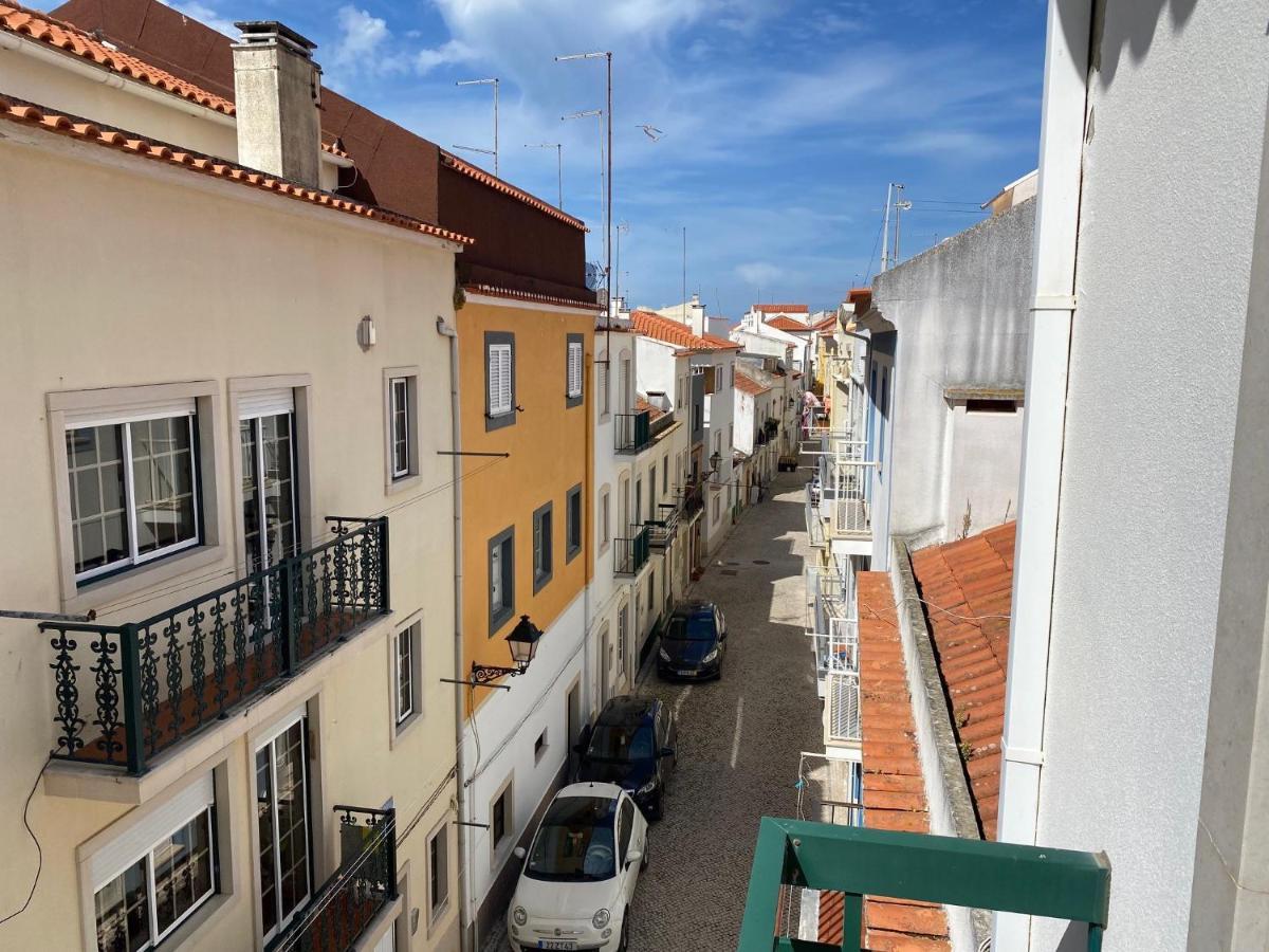 100 Meters From The Beach! Rua Da Regeneracao Nazaré Esterno foto