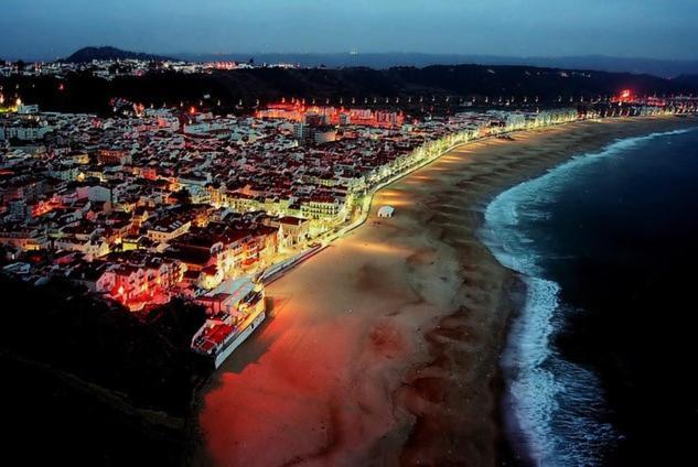 100 Meters From The Beach! Rua Da Regeneracao Nazaré Esterno foto