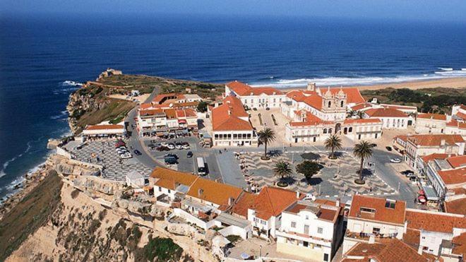 100 Meters From The Beach! Rua Da Regeneracao Nazaré Esterno foto